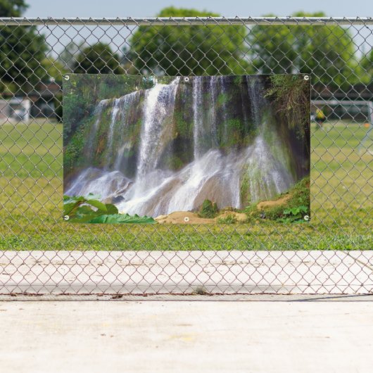Beautiful waterfall in Cuba.  横断幕 (インサイチュ)