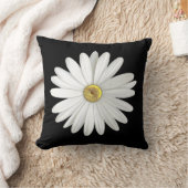 Beautiful White Daisy Flower on Black Throw Pillow クッション (ブランケット)