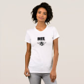 "BEE"はっきりした文字- 素晴らし, Happy, クール Vibes Tシャツ (正面フル)