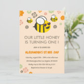Bee 1st誕生日招待状かわいい私たちの小さな蜂蜜 招待状 (スタンド正面)