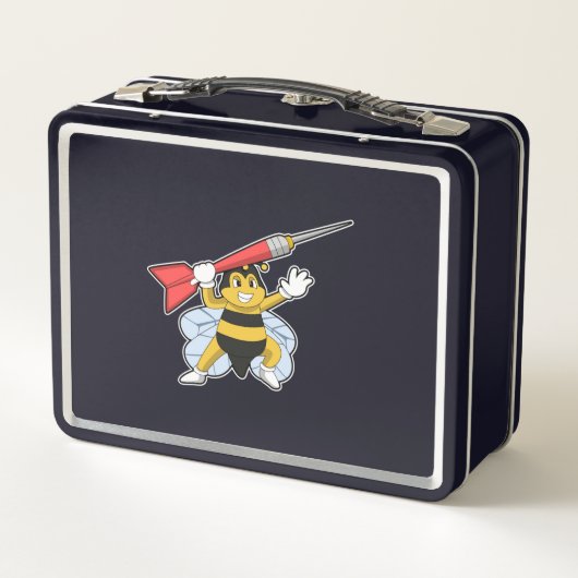 Bee at Darts with Dart.PNG メタルランチボックス (裏面)