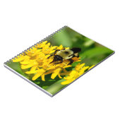 Bee Feasting on Butterfly Weed Wildflowers ノートブック (左側)