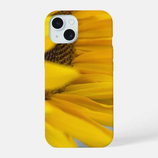 Bee Happy：ひまわりマクロ写真 iPhone 15ケース (裏面)