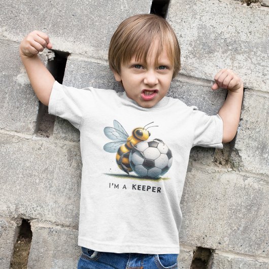 Bee Holding Soccer Ball Artwork Tシャツ