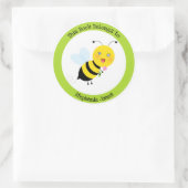 Bee in Tulip Gardenこの本は次のものだ ラウンドシール (バッグ)