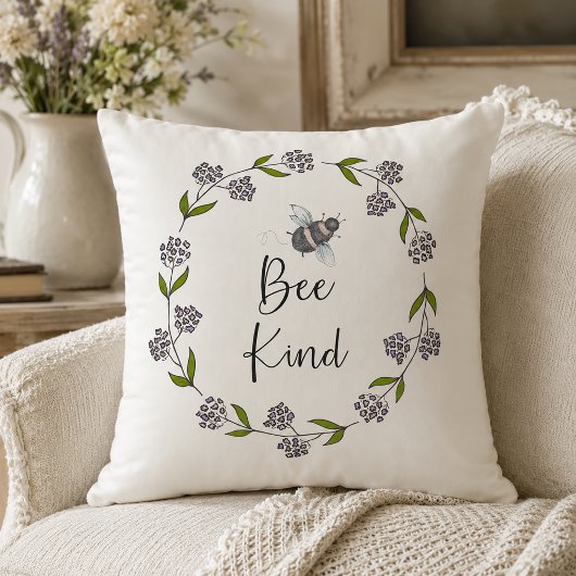 Bee Kind フローラルリース クッション
