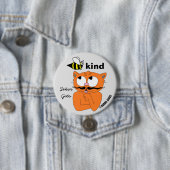 Bee Kind (優しくする) カートゥーン マスタッシュ 猫 バッジ (インサイチュ)