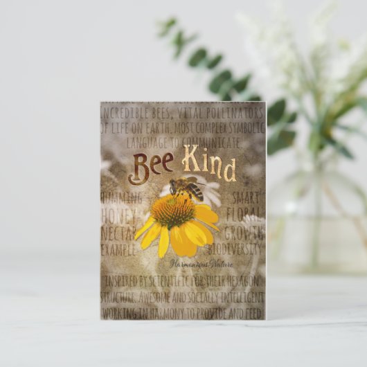 Bee Kind – 調和のとれた自然キャンバス印刷 ポストカード (スタンド正面)
