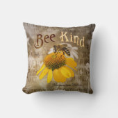 Bee Kind – 調和のとれた自然 クッション (正面)
