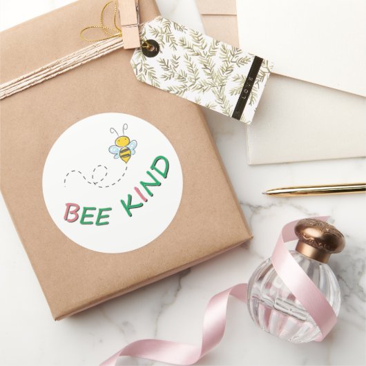 Bee Kind 面白い モチベーション ポジティブ 引用 アート ラウンドシール (ギフト)