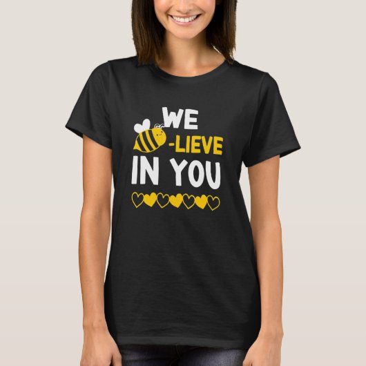 Bee lieve I Believe In You Bee Teacher Testing Day Tシャツ (正面)