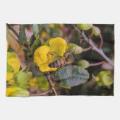 Bee LOVE Buttercup Yellow Flowers キッチンタオル (横)