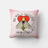 Bee My Valentine Or Buzz Offおもしろい クッション (正面)