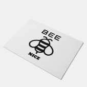 Bee Nice with Minimal Design ドアマット (アングル)