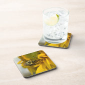 Bee on 忙し a sunflower コースター (右側)