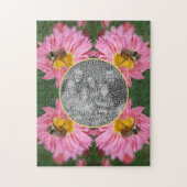 Bee On Pinkデイジー花枠あなたの写真を追加 ジグソーパズル (縦)