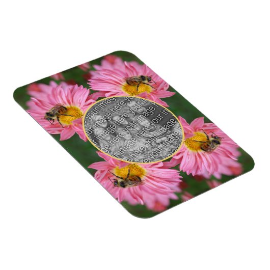 Bee On Pinkデイジー花枠あなたの写真を追加 マグネット (右側)