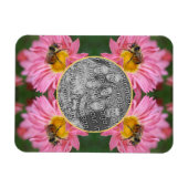 Bee On Pinkデイジー花枠あなたの写真を追加 マグネット (横)