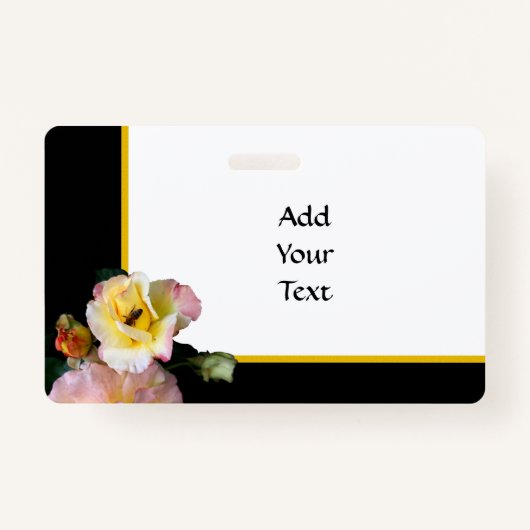 Bee on Pink Yellow Roses花 バッジ (正面)