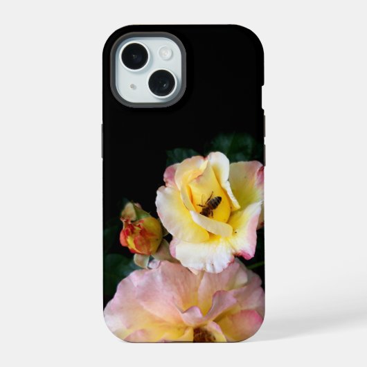 Bee on Pink Yellow Roses花 iPhone 15ケース (裏面)