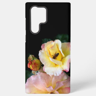 Bee on Pink Yellow Roses花 Samsung Galaxy S22 Ultraケース