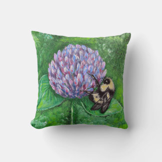 Bee on Purple Clover Painting Throw Pillow クッション