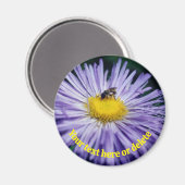 Bee On Purple Daisy Flower Personalized マグネット (正面/裏面)