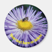 Bee On Purple Daisy Flower Personalized マグネット (正面)