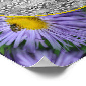 Bee On Purple Flowers自然フレーム写真を追加 ポスター (角)