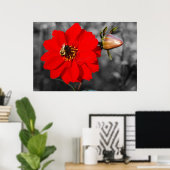 Bee on Red Flower Poster ポスター (ホームオフィス)
