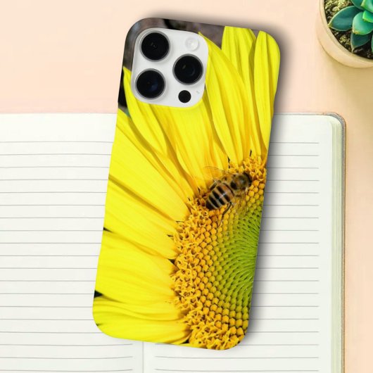 Bee On Sunflower Quarterクローズアップ写真 Case-Mate iPhoneケース