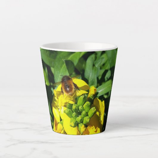 Bee on Yellow Flowers カフェラテマグ (正面)
