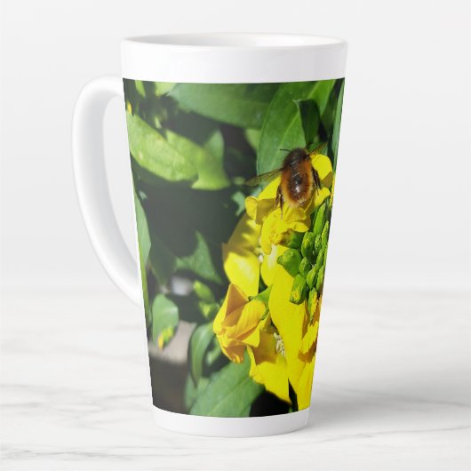 Bee on Yellow Flowers カフェラテマグ (左アングル)