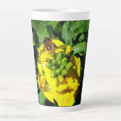 Bee on Yellow Flowers カフェラテマグ (正面)