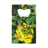 Bee on Yellow Flowers クレジットカード栓抜き (裏面)