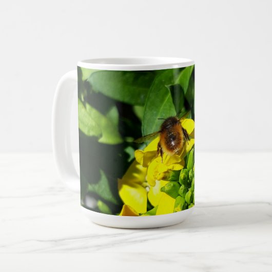 Bee on Yellow Flowers コーヒーマグカップ (正面左)