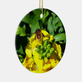Bee on Yellow Flowers セラミックオーナメント (右)