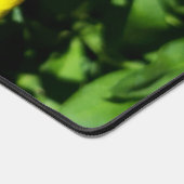 Bee on Yellow Flowers デスクマット (コーナー)