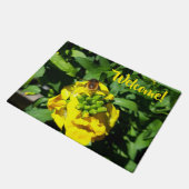 Bee on Yellow Flowers ドアマット (アングル)