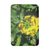 Bee on Yellow Flowers バスマット (正面縦)