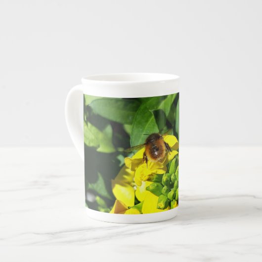 Bee on Yellow Flowers ボーンチャイナマグカップ (正面左)
