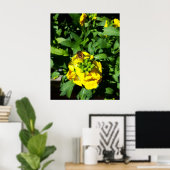 Bee on Yellow Flowers ポスター (ホームオフィス)