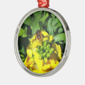Bee on Yellow Flowers メタルオーナメント (左)
