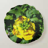 Bee on Yellow Flowers ラウンドクッション (裏面)