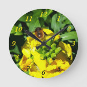 Bee on Yellow Flowers ラウンド壁時計 (正面)