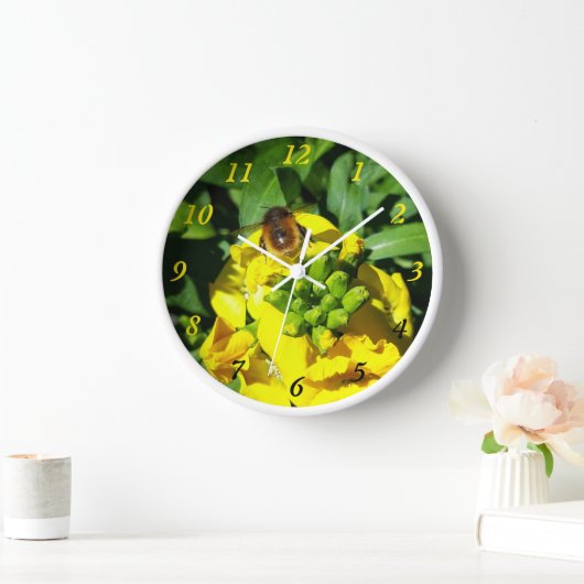 Bee on Yellow Flowers 壁時計 (ホーム)