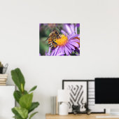 Bee on Yellow & Purple Flowerポスター ポスター (ホームオフィス)