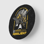 Bee Resilient – Motivational Bee Positivity Design ラウンド壁時計 (傾斜)