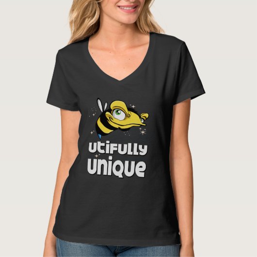 Bee utifully unique  Beekeeper Bee Tシャツ (正面)