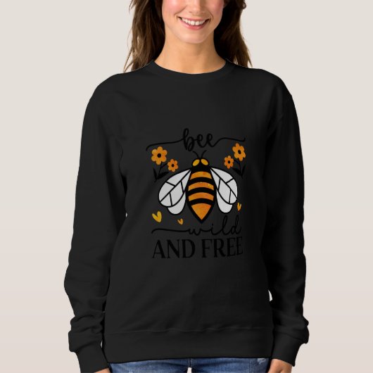 Bee Wild And Free Beekeeper Honey Bee Beekeeping スウェットシャツ (正面)